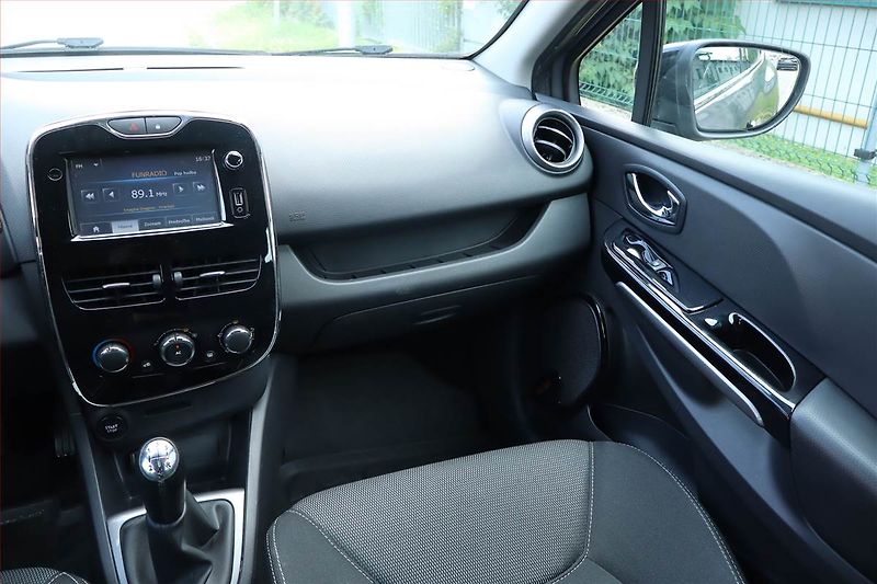 Renault Clio (2015) 1.2 16V, Navi, Tempomat - fotka 8 z 21