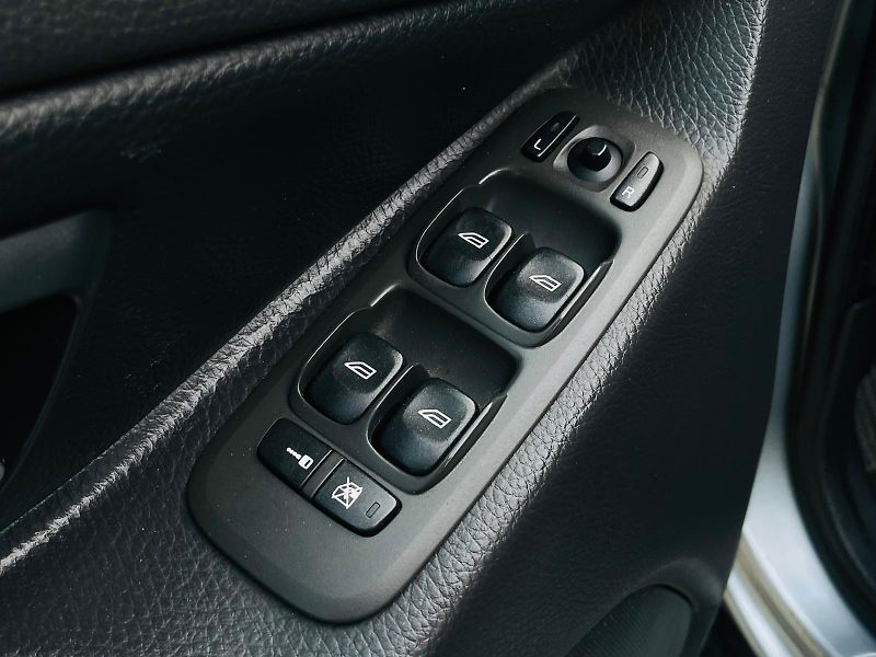 Volvo XC90 2.4 D5 4x4 AUT SERVISKA TAŽNÉ - fotka 33 z 49