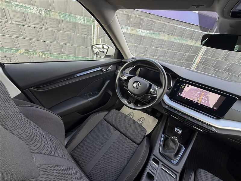 Škoda Octavia IV 2.0 TDI Ambition/Virtual/Fu - fotka 10 z 28