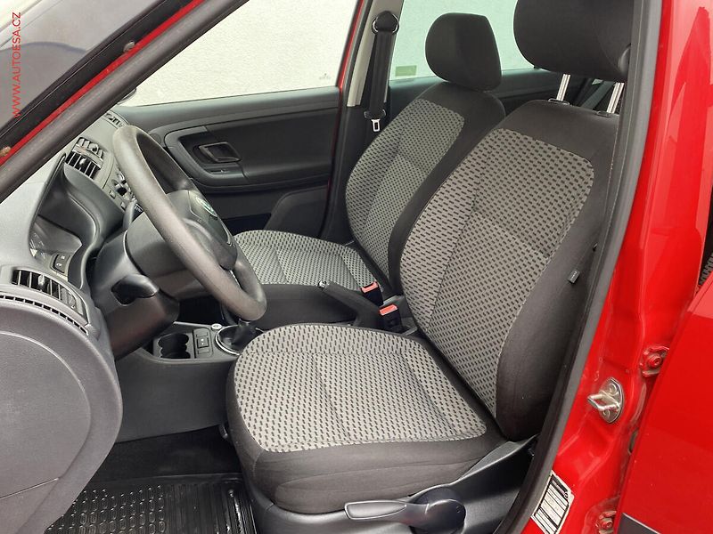 Škoda Fabia (2011) 1.2 TSI, ČR, Ambiente, AC - fotka 9 z 15