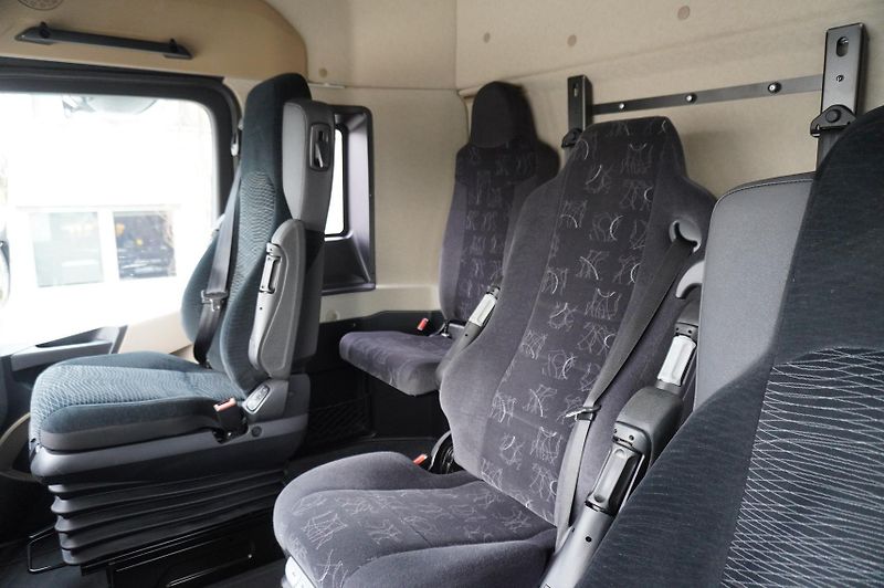 Mercedes-Benz Actros (2018) 2540 6x2/40 tho.km!/ 5 seats - fotka 3 z 24