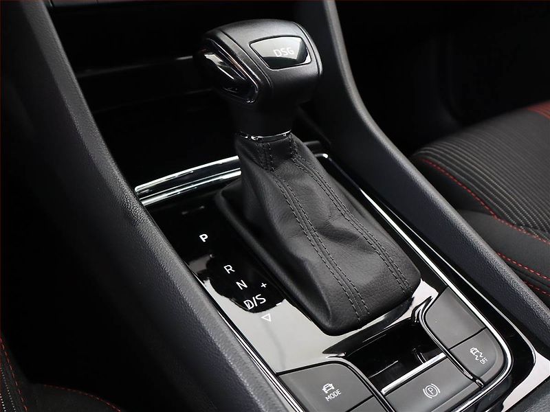 Škoda Karoq (2019) Style 1.5 TSI, Automat, Navi - fotka 11 z 24