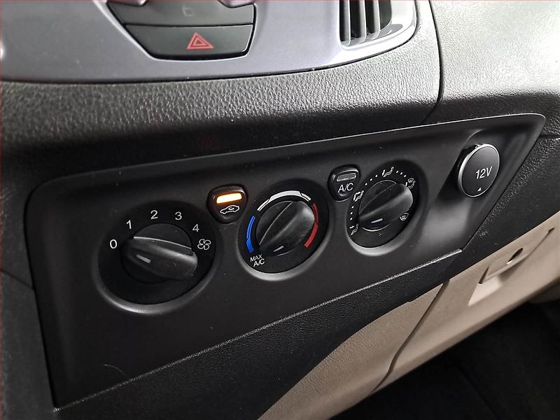 Ford Tourneo Custom (2018) Titanium 2.0 EcoBlue, ČR, 1Maj - fotka 17 z 20