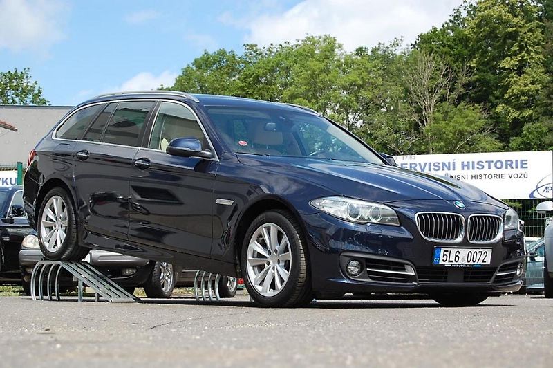 BMW Řada 5 (2014) 535d xDrive, 230 kW - fotka 3 z 48