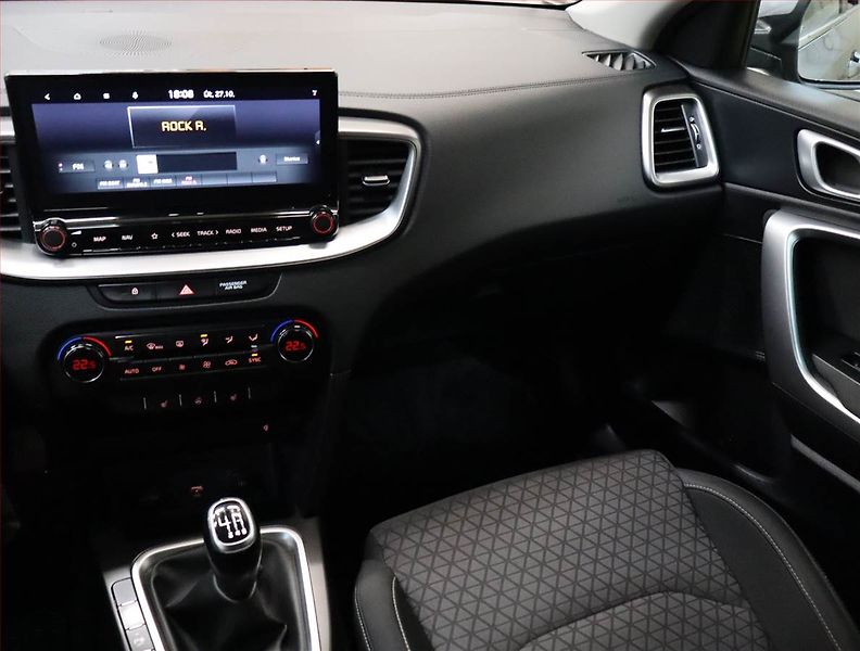 Kia Ceed (2020) Top 1.4 T-GDI, Serv.kniha - fotka 8 z 20