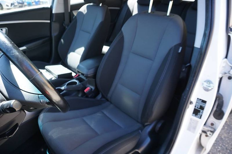 Hyundai i30 (2015) 1,6 1.Majitel  nové v ČR - fotka 27 z 33
