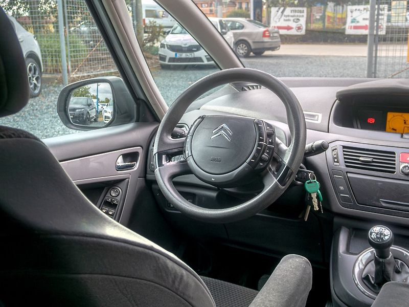 Citroën Grand C4 Picasso (2008) ČR 1.6HDI 80KW – 7SEDADEL - fotka 12 z 41