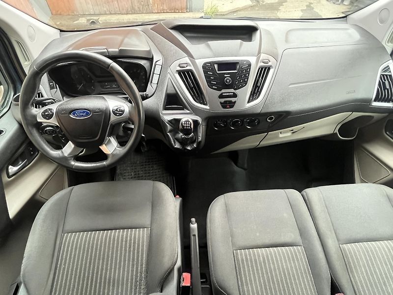Ford Tourneo Custom (2014)  2,2TDi 9míst PO VELKÉM SERVIS - fotka 8 z 19