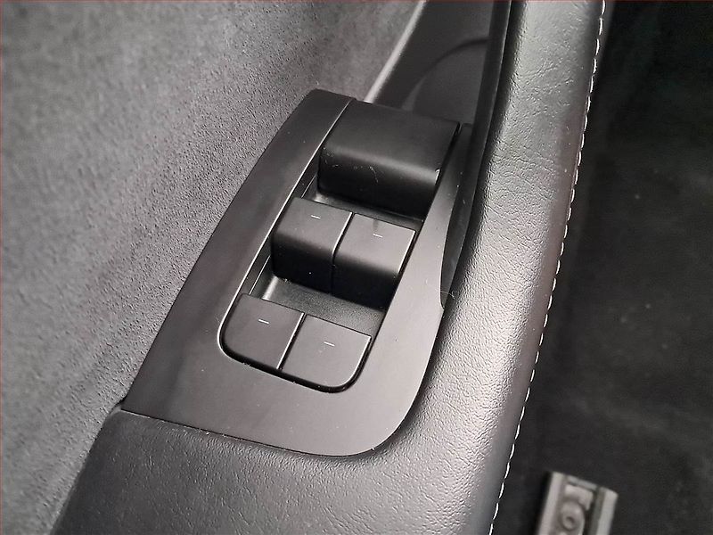 Tesla Model 3 (2021) Long Range 4WD 82kWh, SoH 81% - fotka 17 z 21