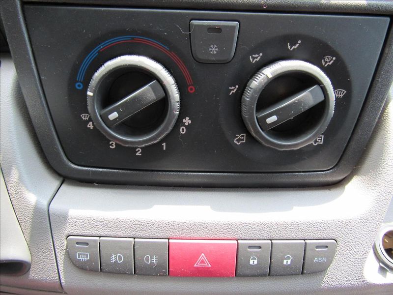 Citroën Jumper 2,2 HDi 88kW L2H2 - fotka 15 z 29