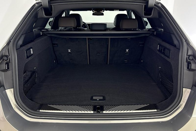 BMW Řada 5 540d xDrive Touring - fotka 9 z 24