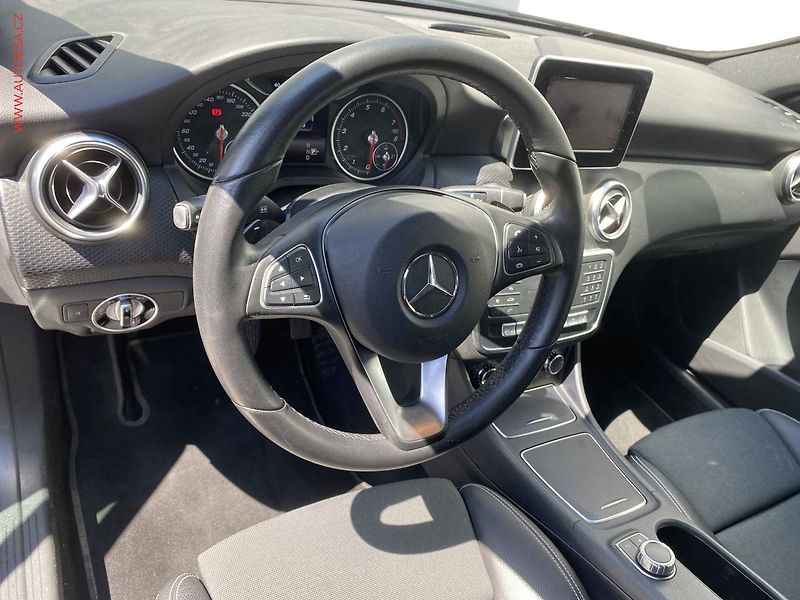 Mercedes-Benz Třídy A (2016) 1.6i, ČR, AT, LED, AC - fotka 12 z 19