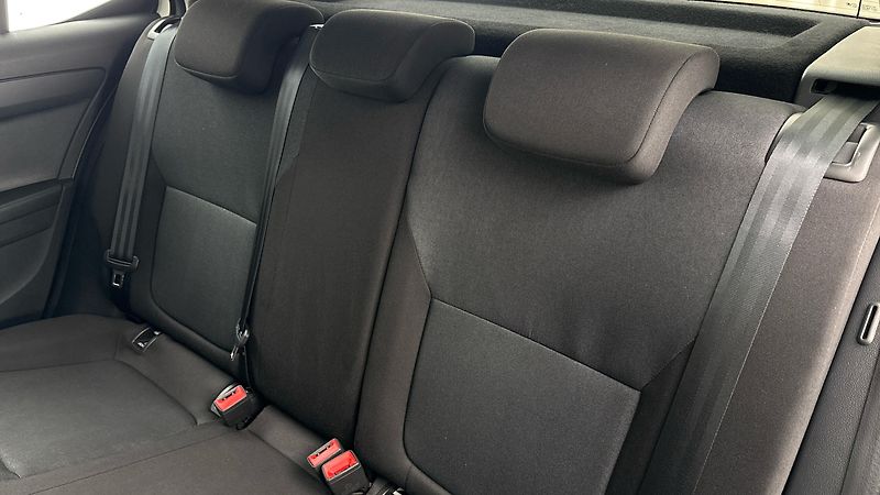 Škoda Fabia 1.0 TSI Active - fotka 16 z 23