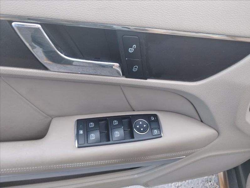 Mercedes-Benz Třídy E CDi 170KW   3,0 - fotka 17 z 20