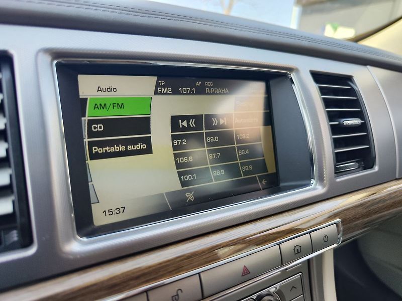Jaguar XF 3.0/202kW V6 - fotka 16 z 31