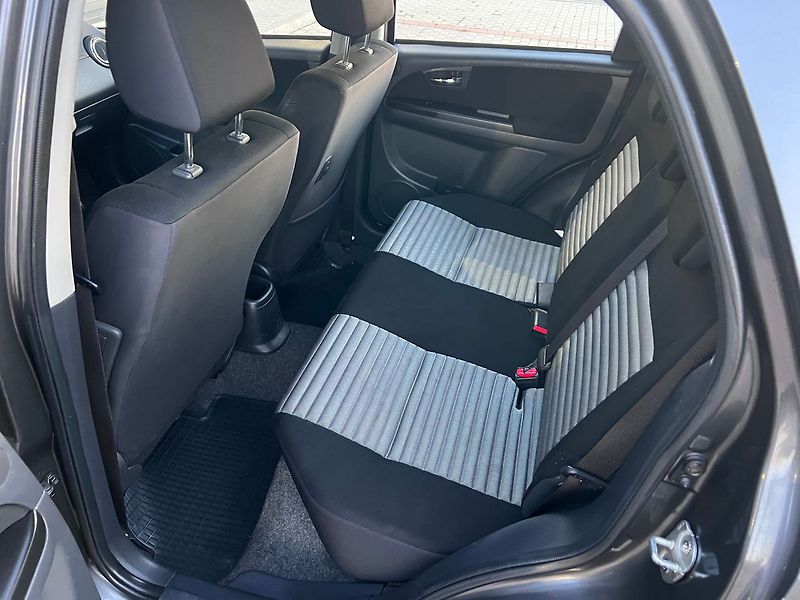 Suzuki SX4 1,6 VVti-VÝHŘEV.S-ALU - fotka 15 z 34