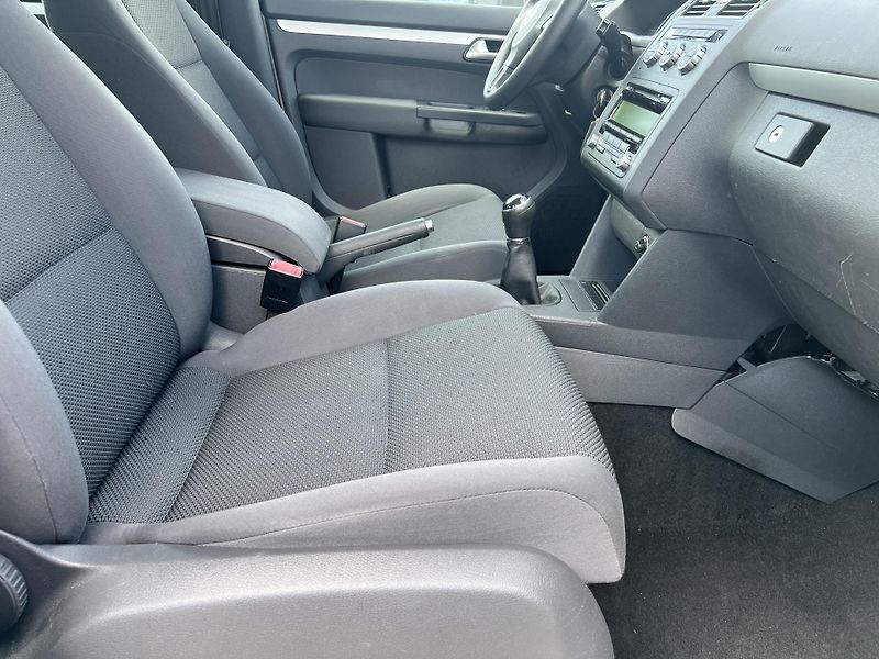 Volkswagen Touran 1.2TSi 77kw  7MÍST TEMPOMAT  - fotka 37 z 44