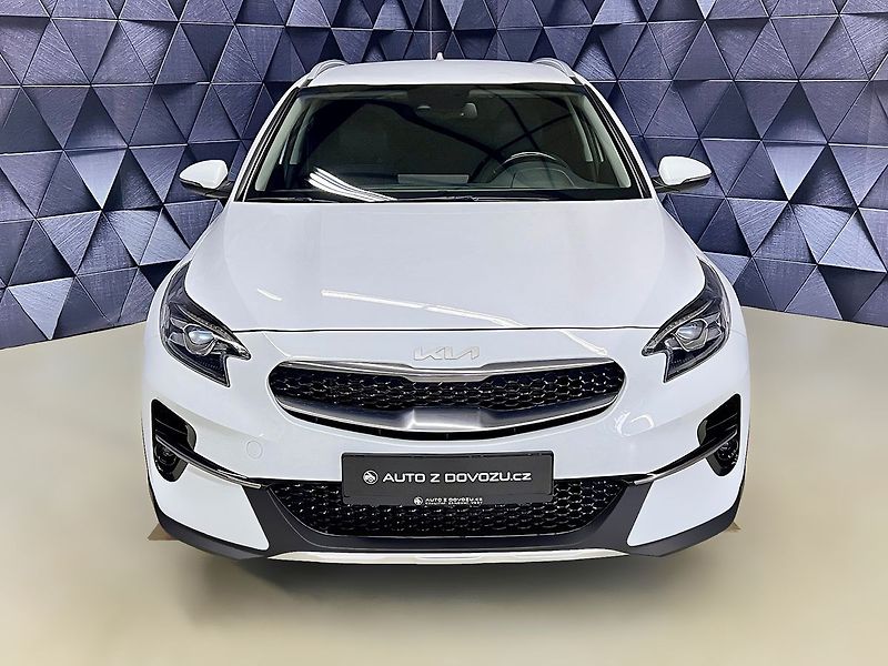 Kia Ceed 1.6 CRDi 100 KW 7DCT EXCLUSIVE - fotka 3 z 24
