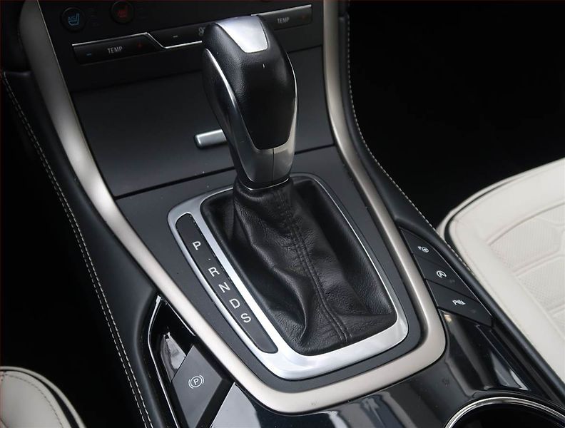 Ford S-MAX (2017) Vignale 2.0 EcoBoost, Automat - fotka 13 z 30