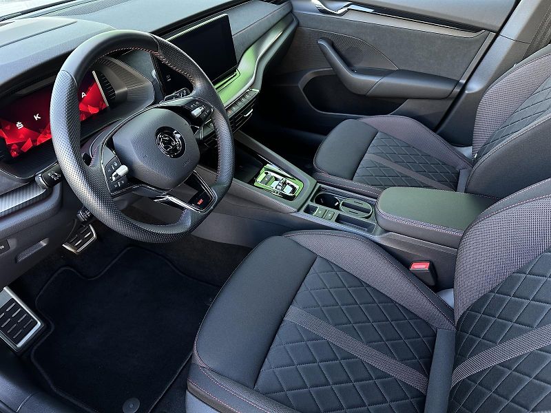 Škoda Octavia RS 2.0 TSi 180kW Matrix-LED V. - fotka 14 z 54