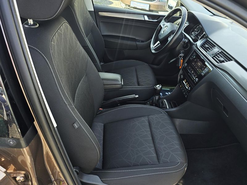 Škoda Rapid TSI 81KW XENON DIGI KLIMA 1Maj - fotka 19 z 24