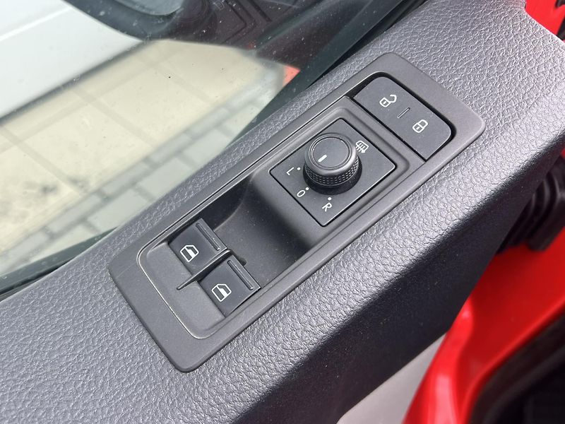 Volkswagen Transporter (2019) 2.0TDI 110kW DSG 1.MAJITEL ČR - fotka 12 z 19