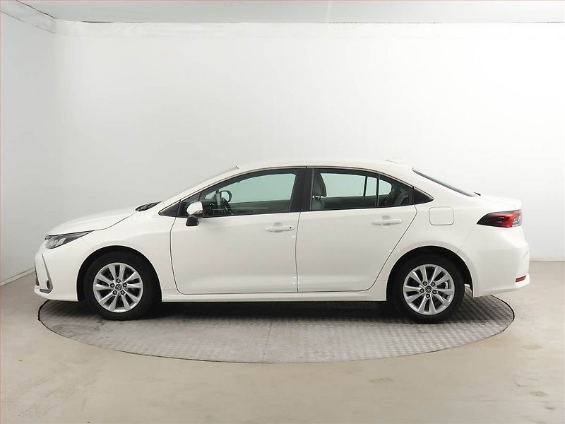 Toyota Corolla (2024) 1.8 Hybrid - fotka 3 z 19