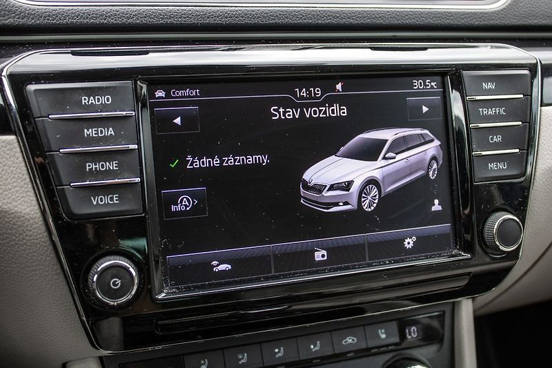 Škoda Superb Laurin Klement - fotka 19 z 44