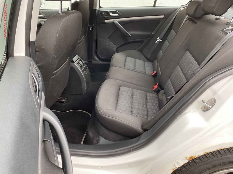Škoda Octavia (2011) 1.6 TDi, ČR, Elegance - fotka 10 z 15