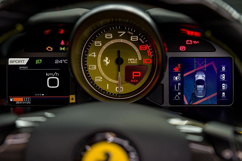 Ferrari 812 (2024) GTS-žlutá metalíza !! - fotka 14 z 18