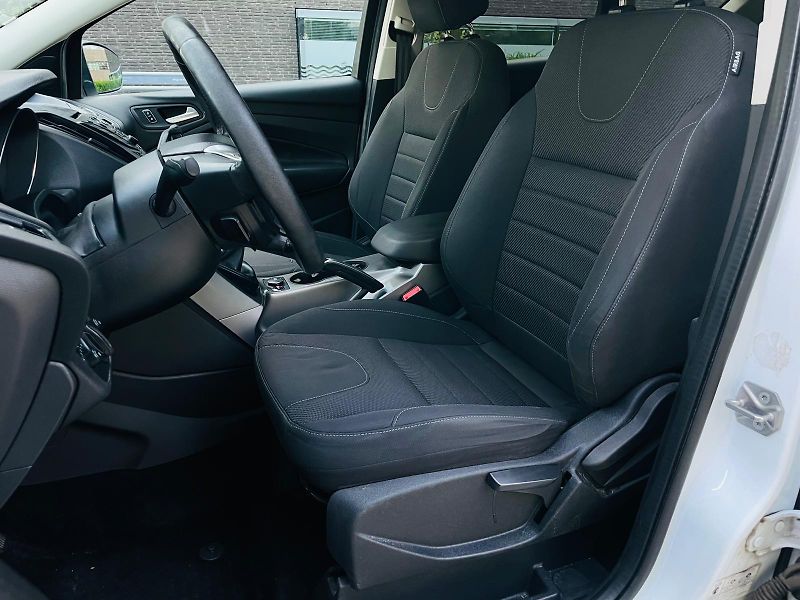 Ford Kuga 2.0TDCi 4x4 MAN SERVISKA TAŽNÉ - fotka 25 z 42