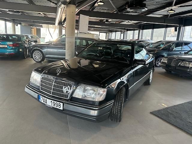 Mercedes-Benz 124 (1995) E320 24V kabriolet - fotka 2 z 28