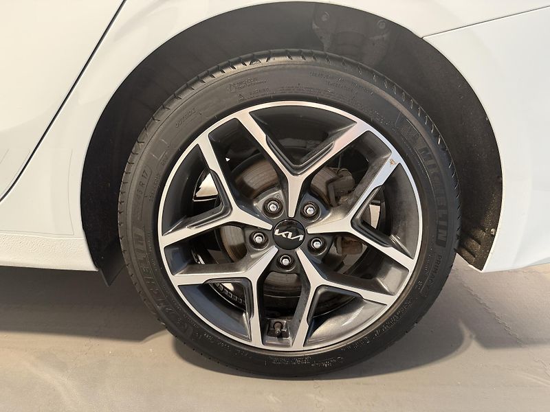 Kia Ceed 1.5 T-GDI 118kW Top SW - fotka 13 z 13