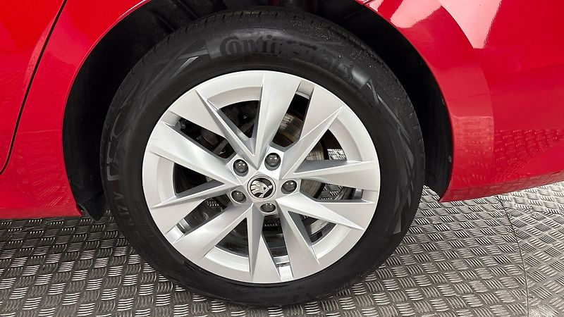 Škoda Octavia 1.5 TSI E-Tec DSG Style Combi - fotka 19 z 25