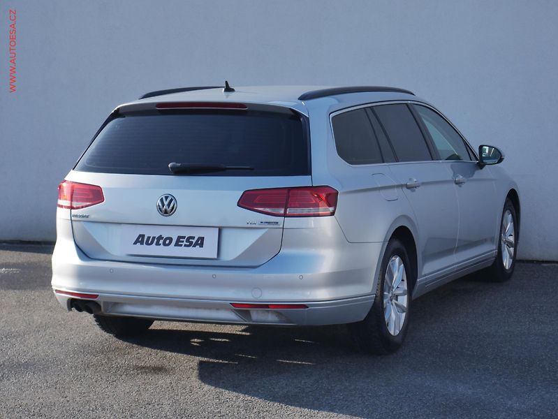 Volkswagen Passat (2015) 2.0TDi, AT, navi, LED - fotka 4 z 26