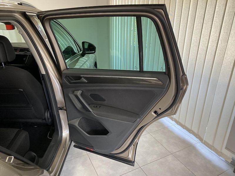 Volkswagen Tiguan 2.0 TSi 4x4 DSG REZERVACE  - fotka 18 z 37