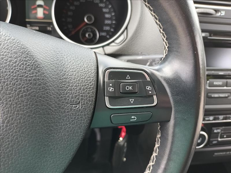 Volkswagen Golf 1,2 TSI,SERVIS,VÝHŘEV,PARKING - fotka 27 z 44
