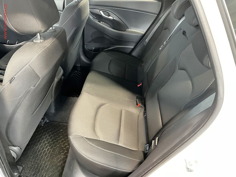 Hyundai i30 (2018) 1.4 T-GDi, 1.maj,ČR, Trikolor - fotka 10 z 16