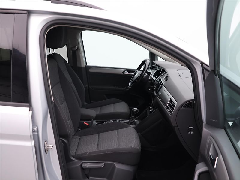 Volkswagen Touran 1,6 TDI 81kW DSG 7-Míst Tažné - fotka 12 z 29
