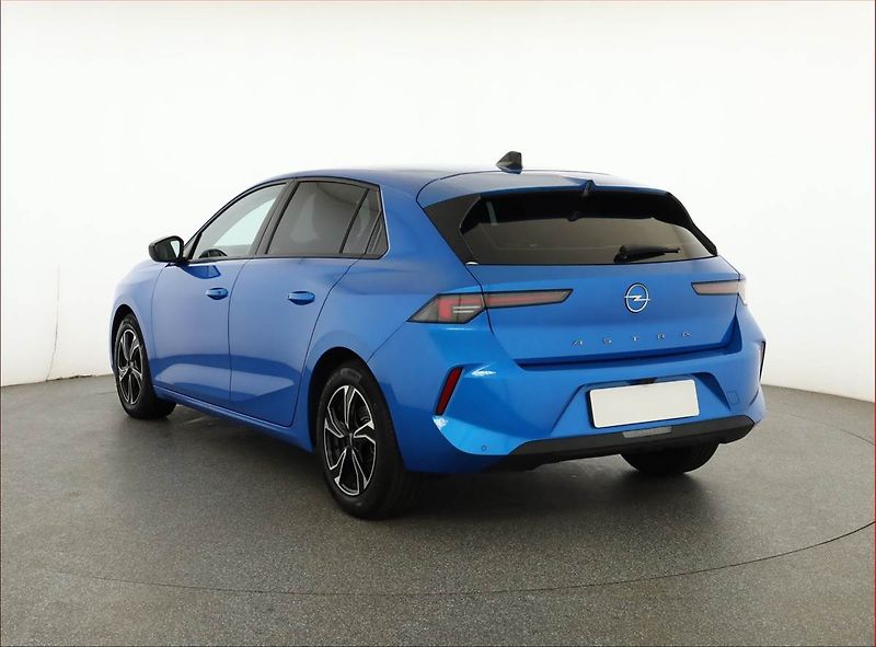 Opel Astra (2023) 1.2 Turbo, Serv.kniha - fotka 4 z 17