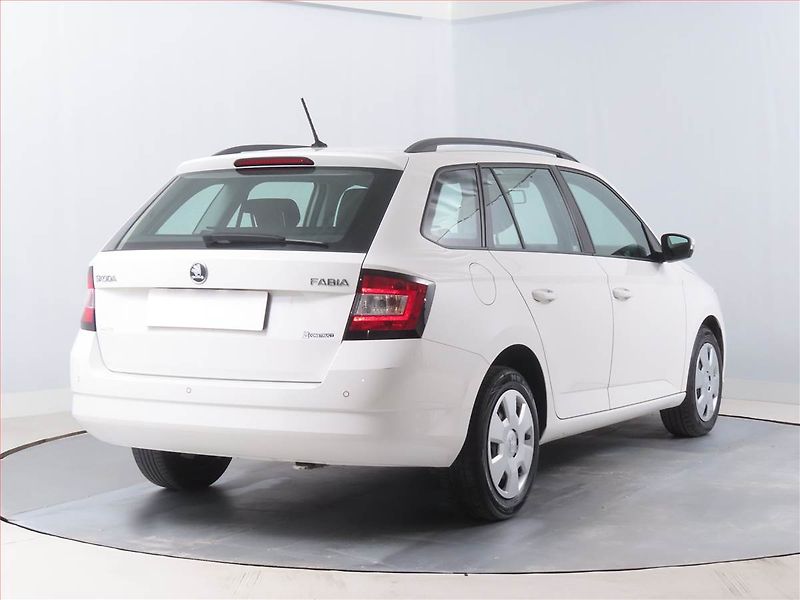 Škoda Fabia (2018) 1.4 TDI, Park. senzory - fotka 5 z 15