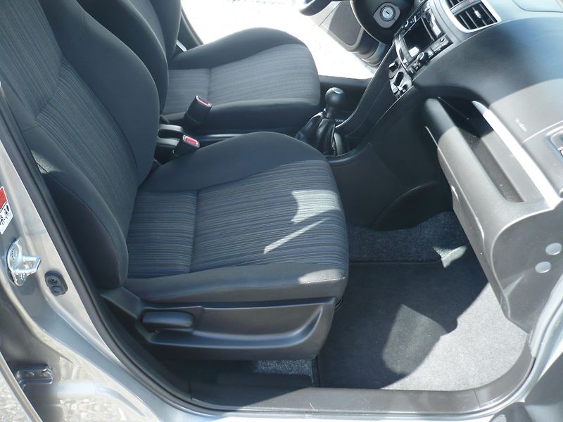 Suzuki Swift 1.2i Klimatizace - fotka 14 z 23
