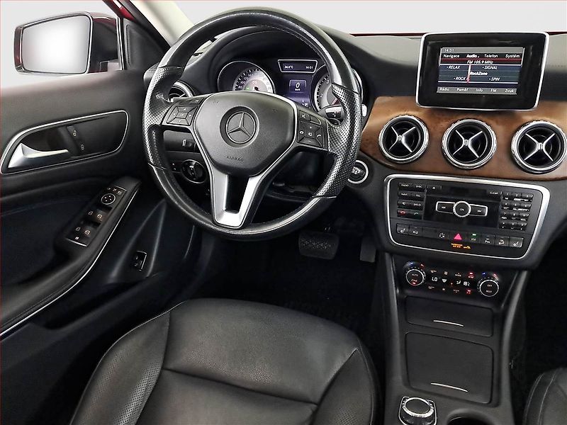 Mercedes-Benz GLA (2014) 220 CDI 4MATIC, 4X4 - fotka 7 z 25