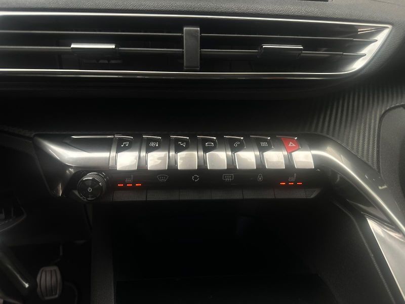 Peugeot 3008 (2021) 1.2PURETECH, 96KW, TEMP. - fotka 11 z 29