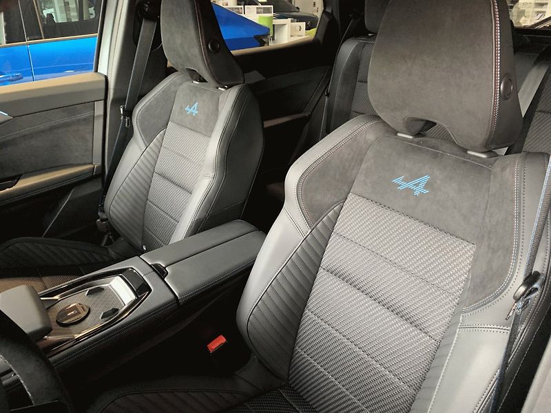Renault Espace (2026) esprit Alpine full hybrid E-Te - fotka 16 z 22