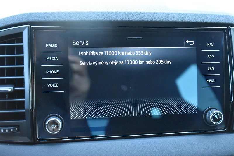 Škoda Karoq (2025) Sportline 2.0 TDI 110kW - fotka 19 z 34