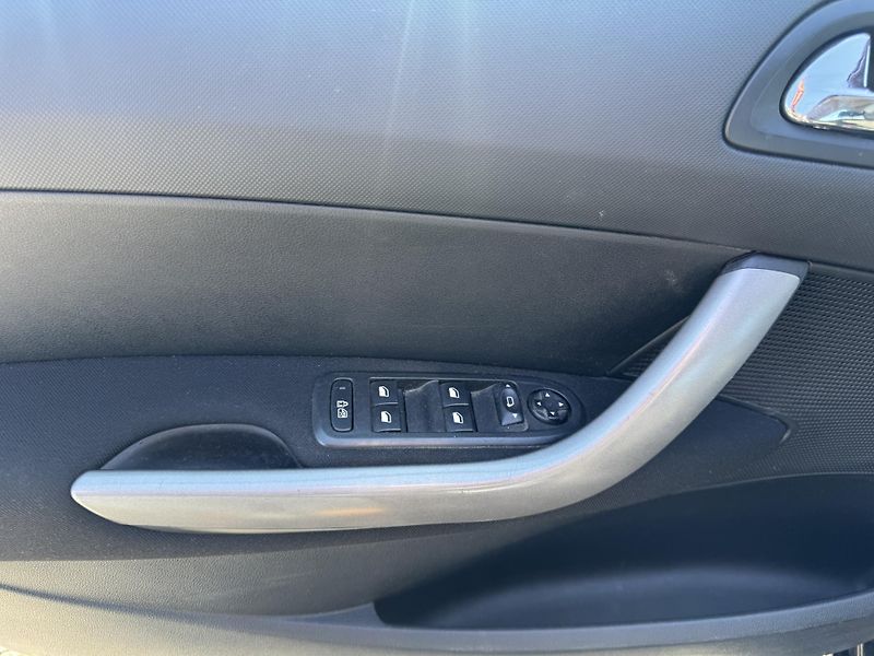 Peugeot 308 1.6 VTi , 155 tis km - fotka 12 z 19