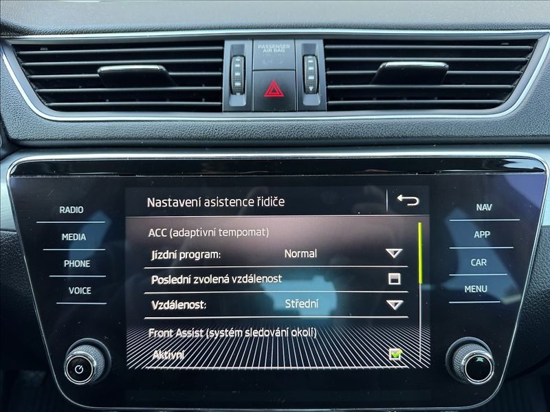 Škoda Superb 2,0 TDI 140kW ACC - fotka 42 z 50