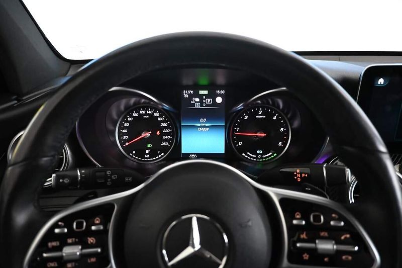 Mercedes-Benz GLC (2021) 2.0 4Matic 9G-TRONIC AMG Line - fotka 34 z 39