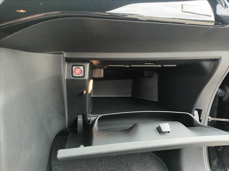 Citroën DS3 1,2 PT,81KW,DIGIKLIMA,KOLA - fotka 34 z 47